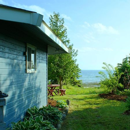 The Beach House Of St. Ignace, Cottage At Сент-Игнас Экстерьер фото