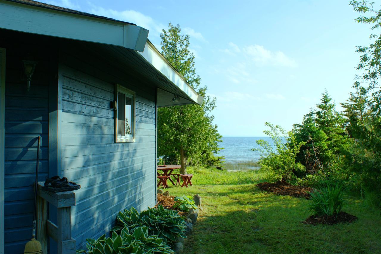 The Beach House Of St. Ignace, Cottage At Сент-Игнас Экстерьер фото